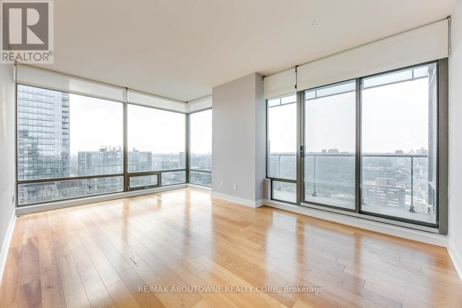 Building Photo - 18 Yorkville Ave