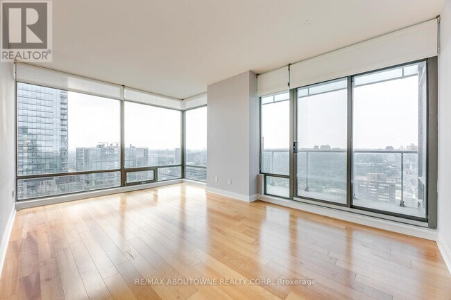 Photo du bâtiment - 18 Yorkville Ave