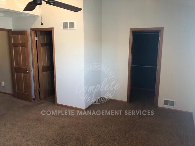 Foto del edificio - 4334 Bulrush Blvd