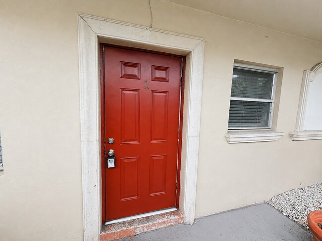 Photo - 715 SW 14 Ave Apartment