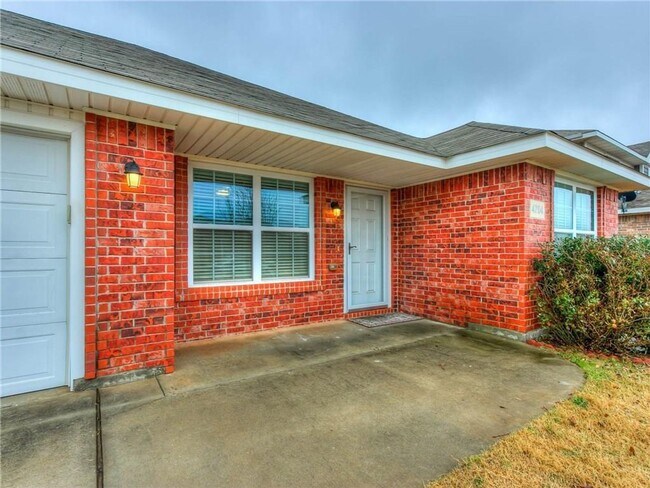 Building Photo - Upgraded Comfort on a Spacious Lot in Must...