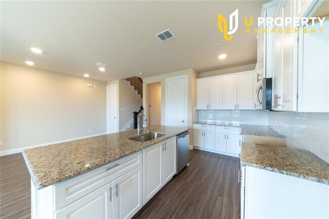 Building Photo - Luxary & Energy Saving TownHome,