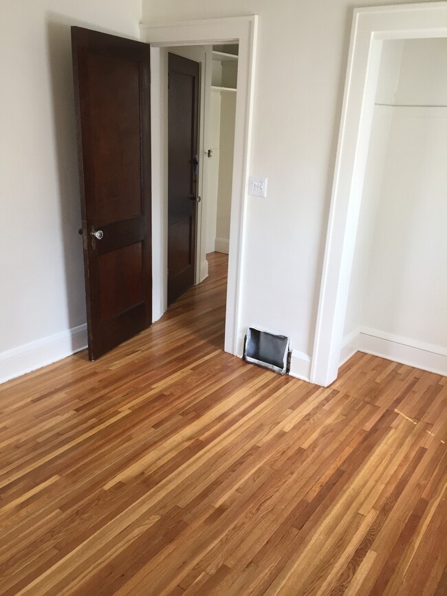 Building Photo - 3036 37th Ave S