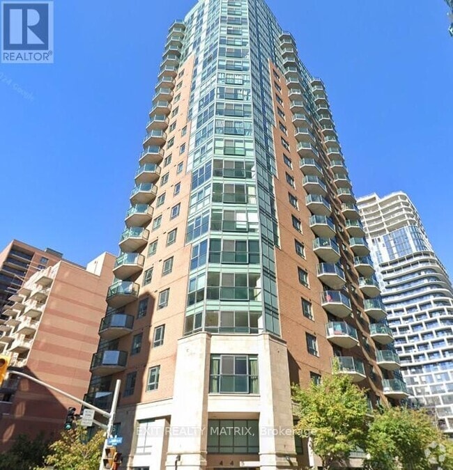 Building Photo - 445-1445 Ave. Laurier