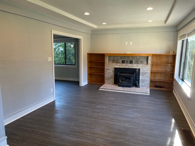 Building Photo - 8538 Ashworth Ave N