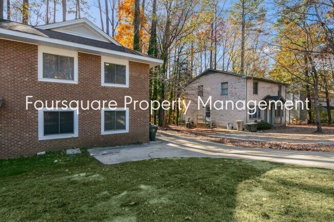 Building Photo - 1105 Timber Dr
