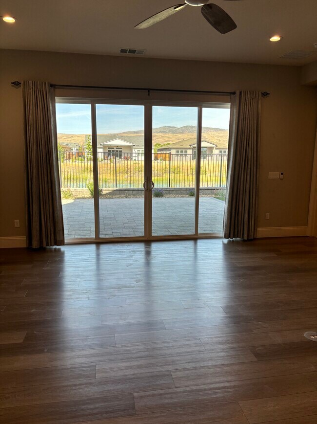 Foto del edificio - 7392 Rustic Towers Dr