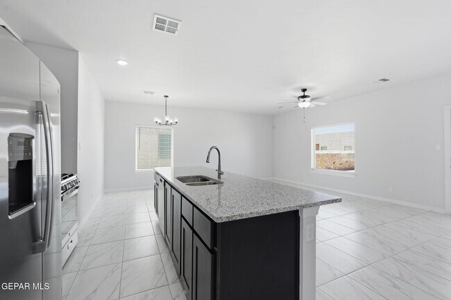 Foto del edificio - 909 Larkhall Pl