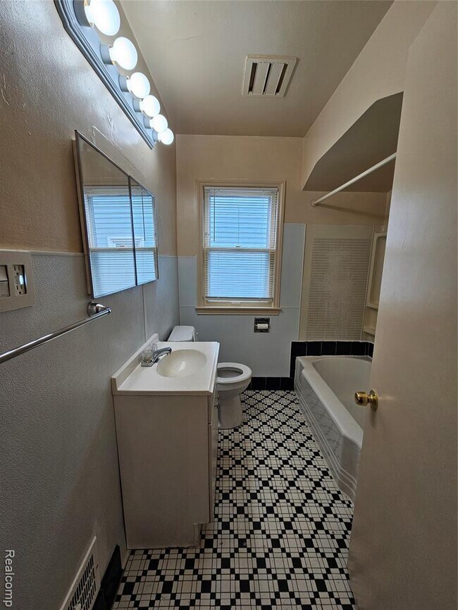 Foto del edificio - 12180 Wayburn St