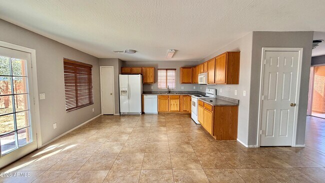 Foto del edificio - 18850 N Toledo Ave