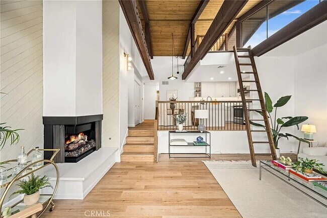 Foto del edificio - "Chic Marina Pacifica Retreat: 1-Bedroom G...