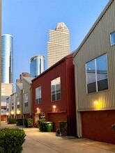 Building Photo - 823 Robin St