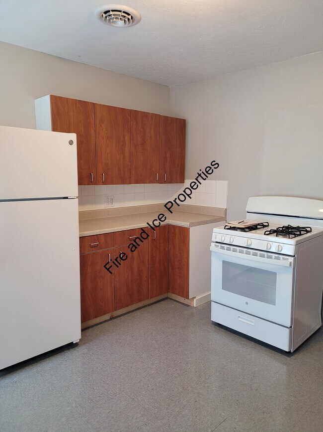 45 Lawrence St Unit Upstairs, Lyons, NY 14489 Apartments in Lyons, NY