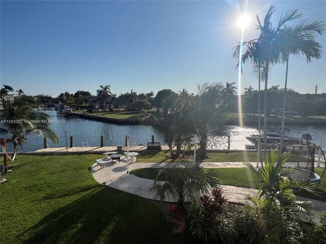 Foto del edificio - 455 Golden Isles Dr