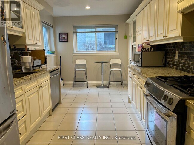Building Photo - 51 Ealing Dr