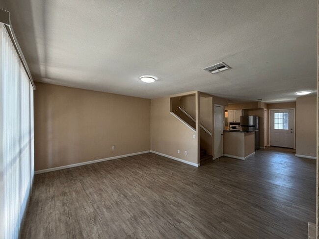Building Photo - South Side Two Story Townhome!!