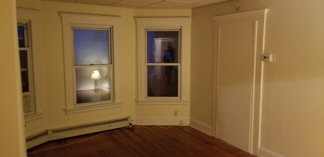 Building Photo - 718 Howe Ave