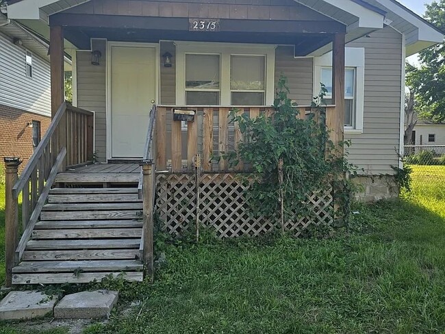 Building Photo - 2315 N Ellis St