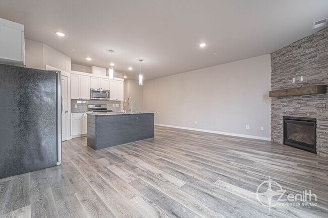 Foto del edificio - 2370 N R St