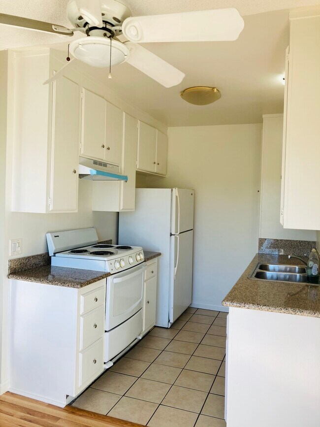 Kitchen - 1646 Franklin St