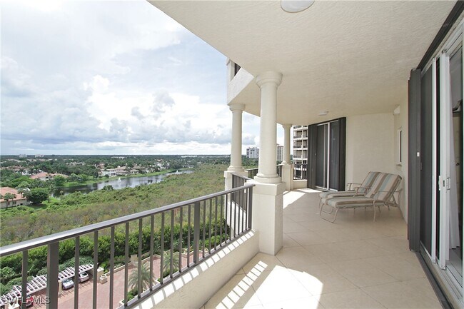 Foto del edificio - 8787 Bay Colony Dr