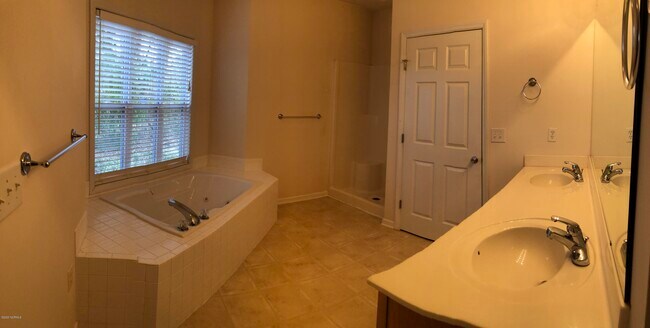 Foto del edificio - 1135 Turtle Creek Rd