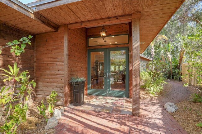 Building Photo - 130 Island Cir