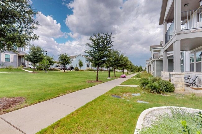 Building Photo - 2025 Arendale Dr