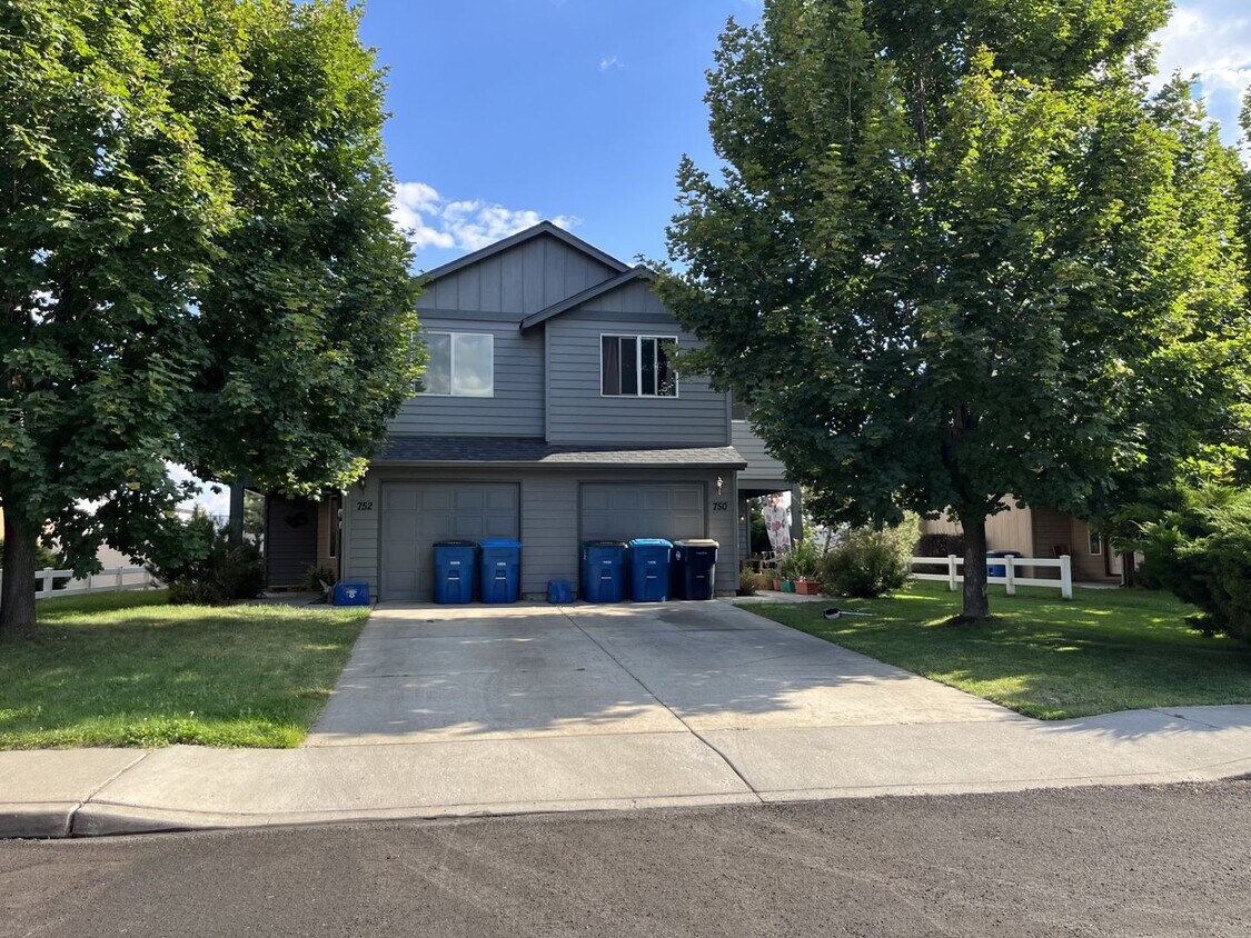 Primary Photo - 750 NE Larch Ave