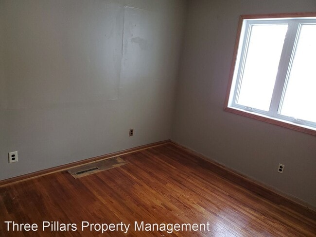 Building Photo - 4 br, 2 bath House - 1303 E Oakland Ave