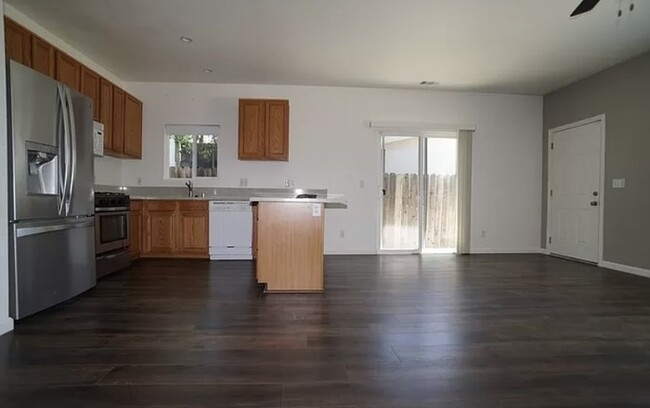 Building Photo - Newly Remodeled home in Roseville