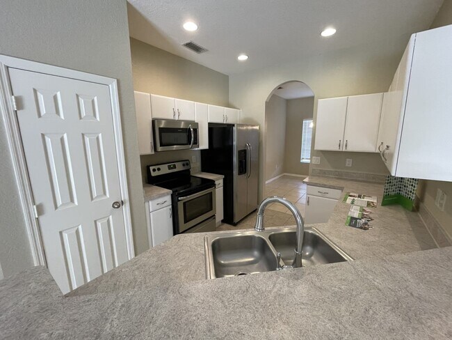 Building Photo - 2707 Caladium Rd