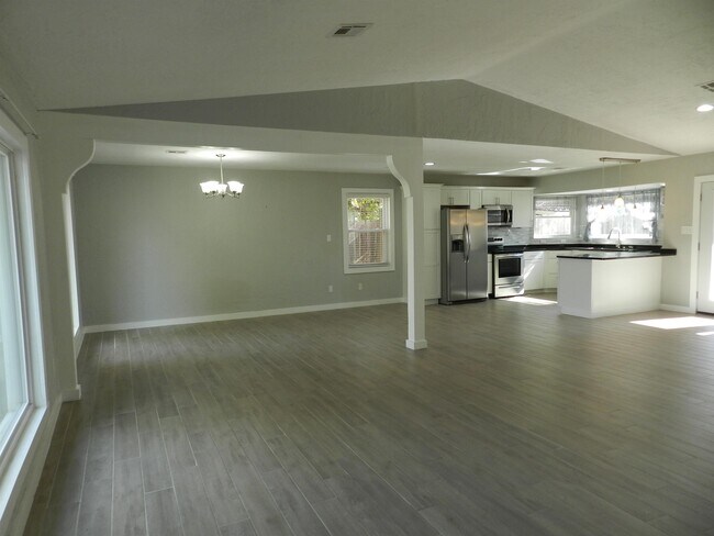 Foto del edificio - 4625 NE Columbia Ave