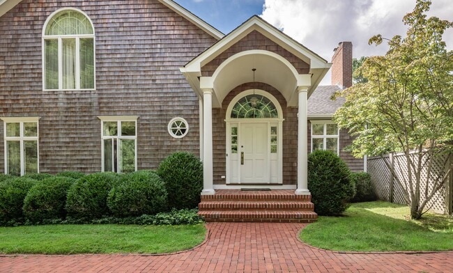 Building Photo - 6 Tall Tree Ct