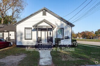 Building Photo - 1902 A Iris St