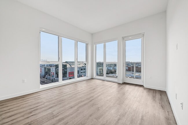 Building Photo - Somi