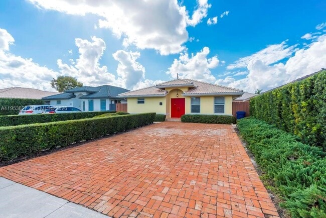 Building Photo - 4370 SW 82nd Ave