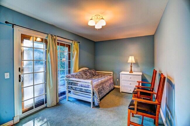 Building Photo - 89 Pine St