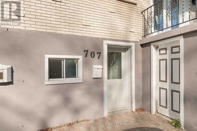 Building Photo - 707 Morin St