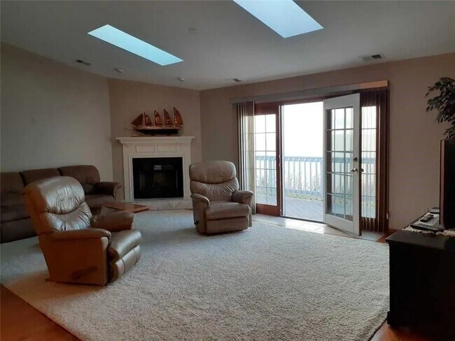 Foto del edificio - 3304 Baer Beach Rd