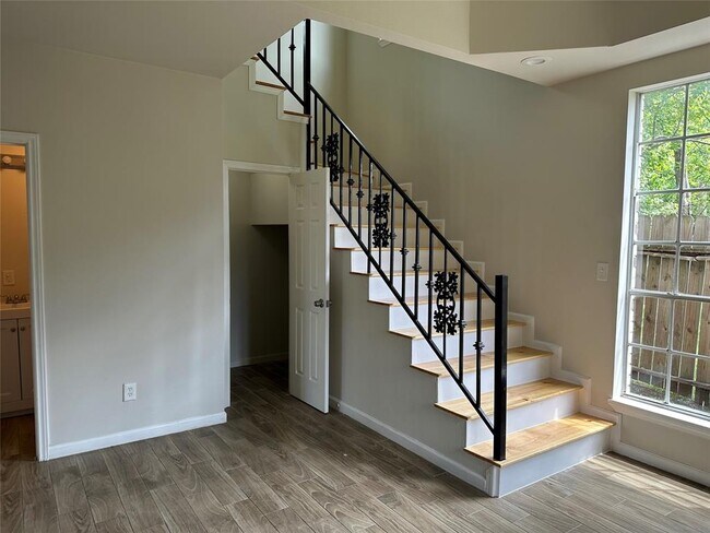 Foto del edificio - 9619 Camrose Ct