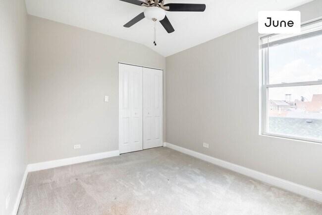 Foto del edificio - ROOM ONLY in 4-bed/2.0-bath Home