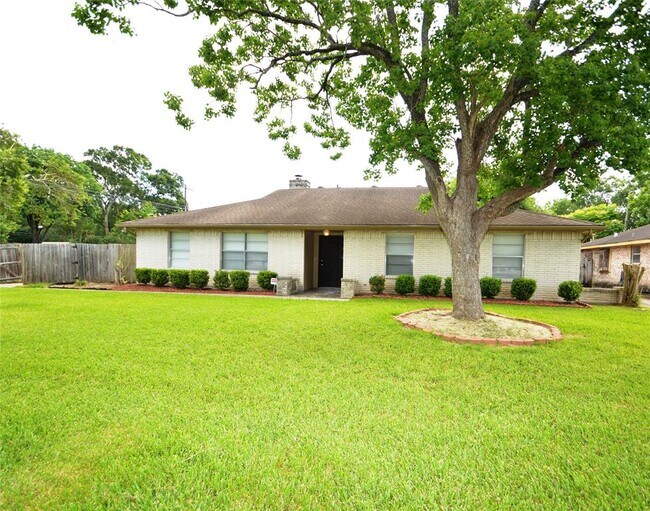 10715 Hillcroft St, Houston, TX 77096 House Rental in Houston, TX