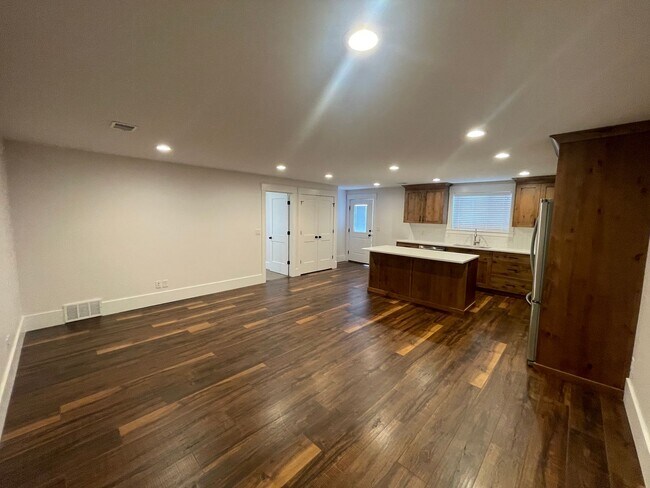 Foto del edificio - Spacious 1-Bedroom Apartment – North Salt Lake