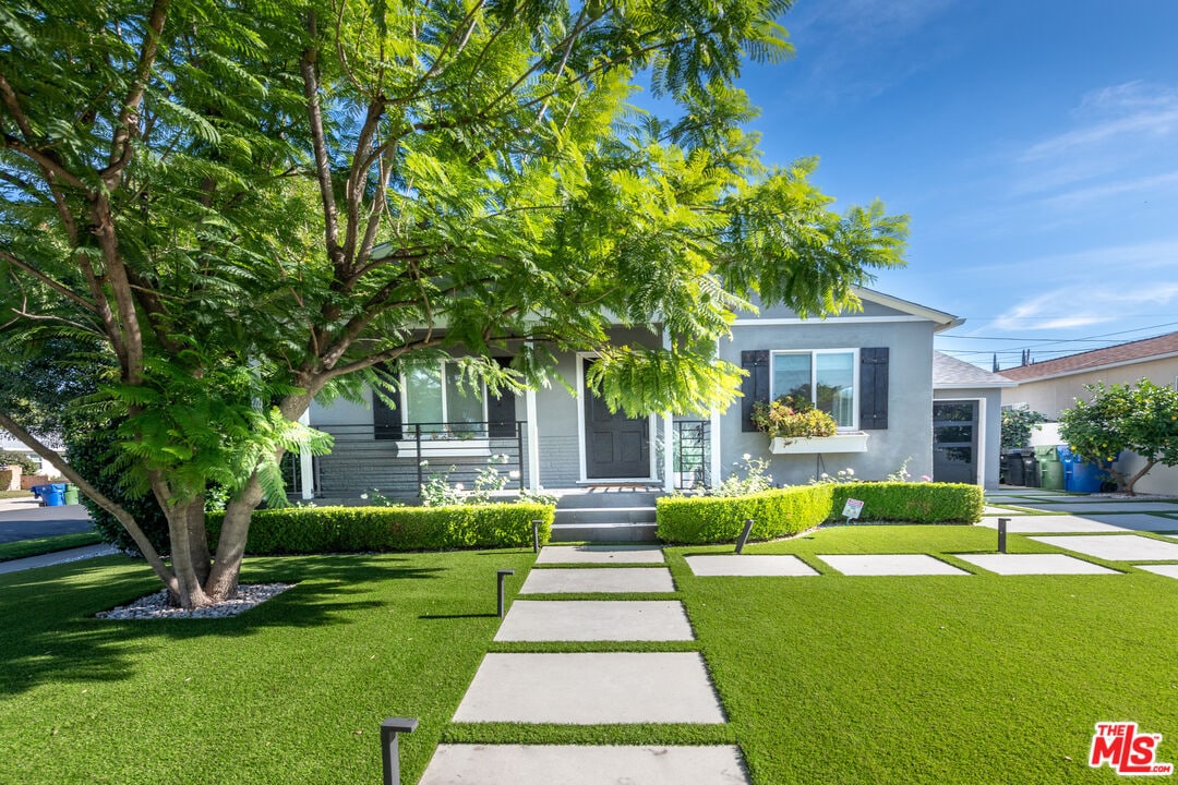 Foto principal - 5970 Balcom Ave