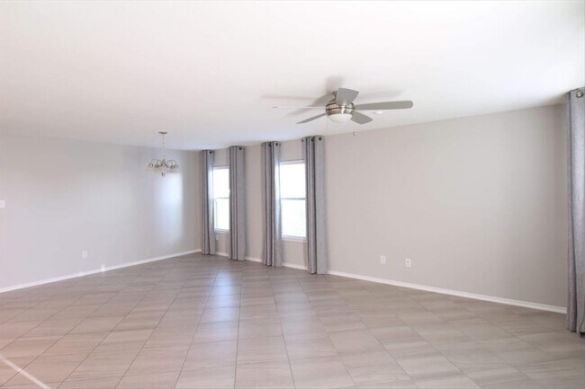 Foto del edificio - 102 Schuylerville Dr