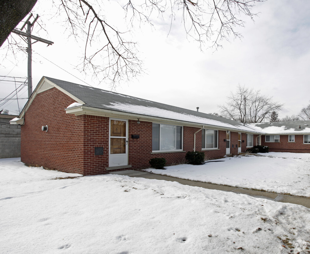 Building Photo - Royal Oak Crossings at Main