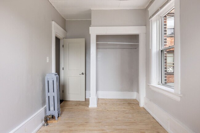 Foto del edificio - 4720 Bridge Ave