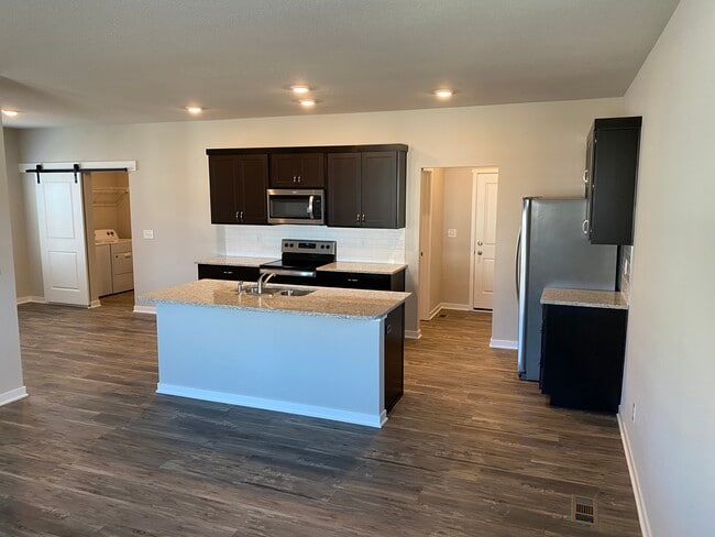 Building Photo - 5544 S Prairie View Dr