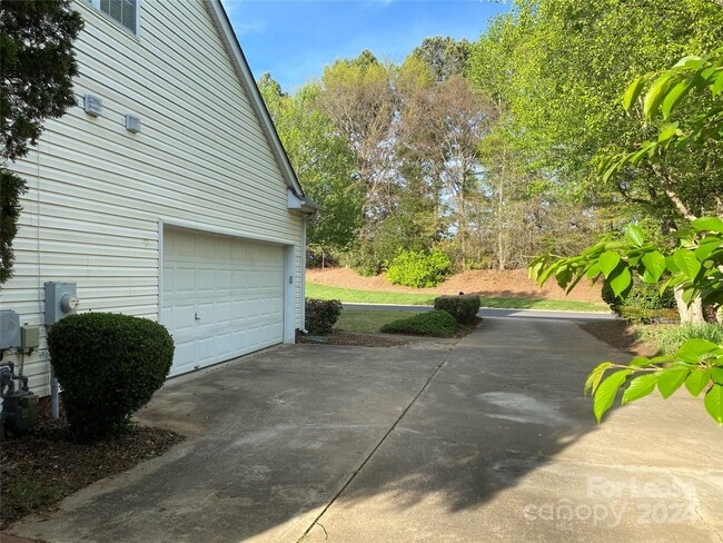 Building Photo - 8630 Ellington Park Dr